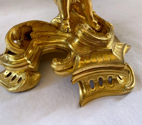 XVIIIe siècle - Flambeau Louis XV en bronze doré par Meissonnier