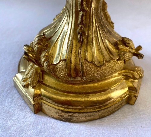 Luminaires Bougeoirs et Chandeliers - Flambeaux de toilette Louis XV en bronze doré