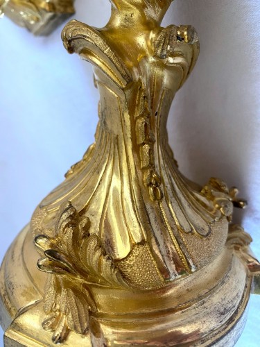XVIIIe siècle - Flambeaux de toilette Louis XV en bronze doré