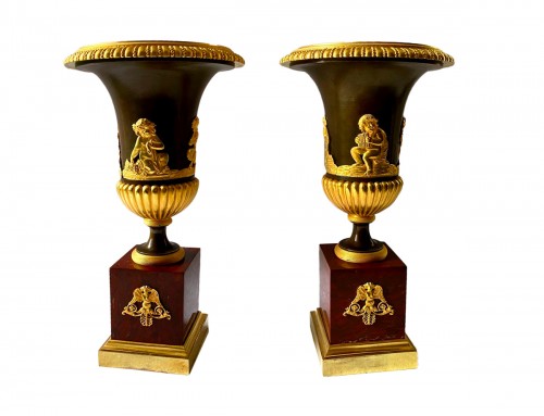 Paire de vases Empire en bronze doré et marbre