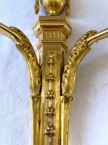 Paire d'appliques Directoire en bronze doré - Jullion Antiquités