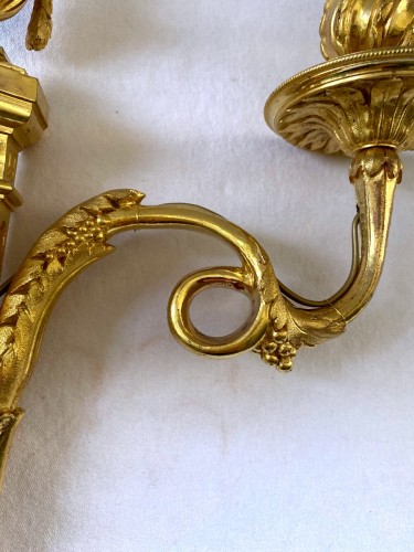 Antiquités - Paire d'appliques Directoire en bronze doré
