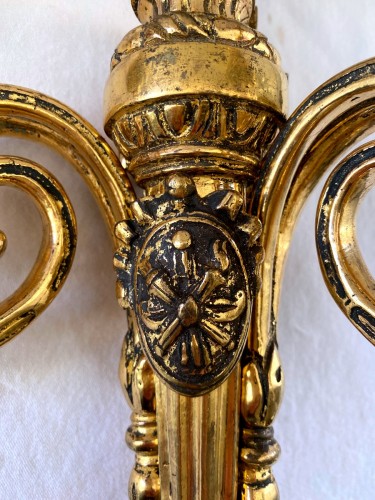 Antiquités - Paire d'appliques Louis XVI en bronze doré