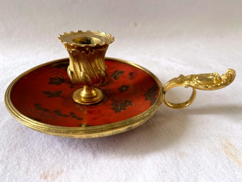 Bougeoir à main en laque de Chine et bronze doré au C couronné - Luminaires Style Louis XV