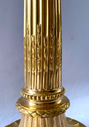 XVIIIe siècle - Lampe Louis XVI à plateau en bronze doré