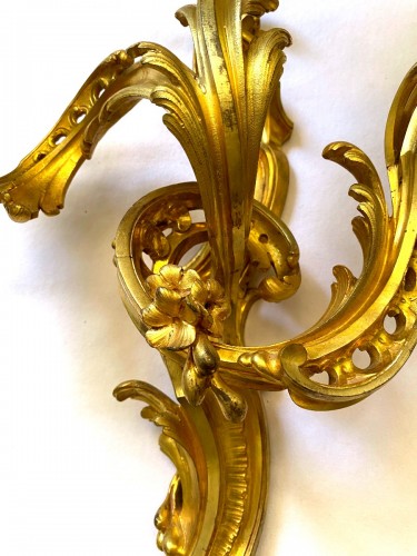 Antiquités - Paire d'applique Louis XV en bronze doré attribué à  Caffieri