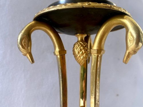 Antiquités - Paire de bougeoirs empire en bronze doré et patiné