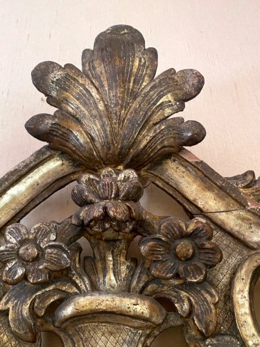 Antiquités - Miroir à fronton en bois argenté