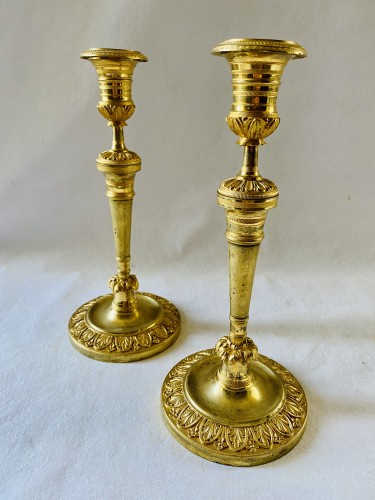 Paire de grands flambeaux Directoire en bronze doré - Luminaires Style Directoire