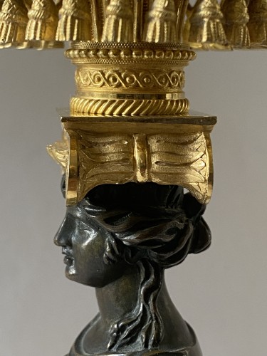 Paire de bougeoirs aux vestales attribués à Thomire - Directoire