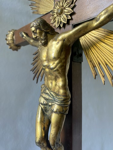 Christ en bronze doré haute époque - Jullion Antiquités
