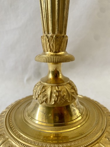 Paire de bougeoirs Louis XVI en bronze doré - Jullion Antiquités
