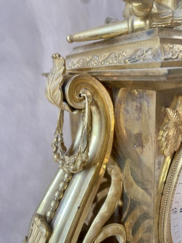 Antiquités - Pendule Directoire en bronze doré