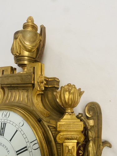 Dutertre à Paris -  Cartel d'applique Louis XVI en bronze doré - Louis XVI