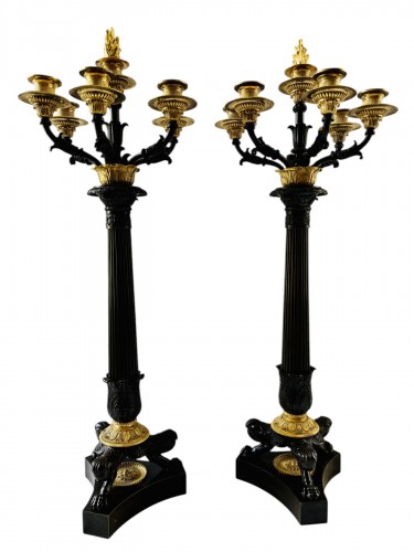 Paire de grands candélabres Empire en bronze doré et patiné