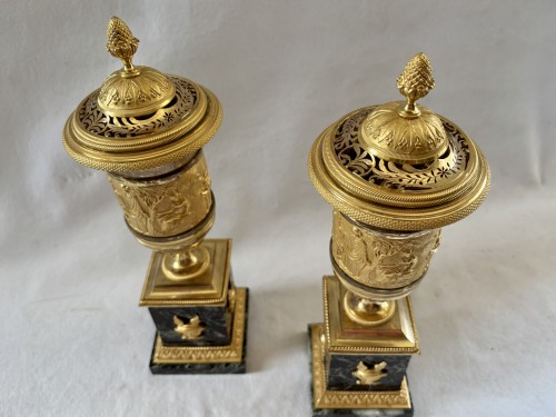 Decorative Objects  - Pair of gilt bronze vases forming potpourri dishes from the Empire period