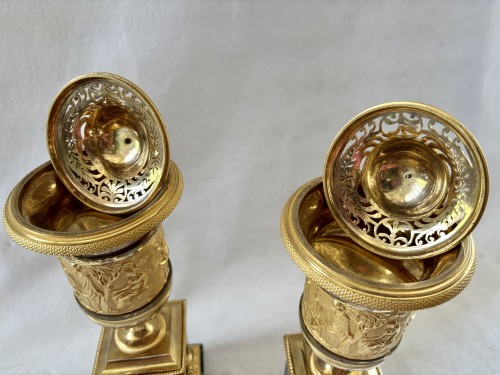 Pair of gilt bronze vases forming potpourri dishes from the Empire period - 