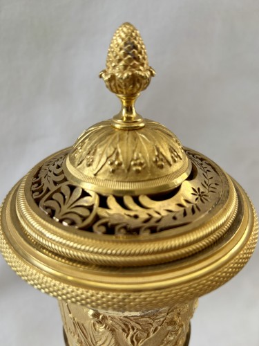 19th century - Pair of gilt bronze vases forming potpourri dishes from the Empire period