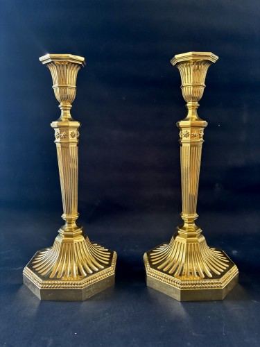 Luminaires Bougeoirs et Chandeliers - Paire de grands bougeoirs en bronze doré