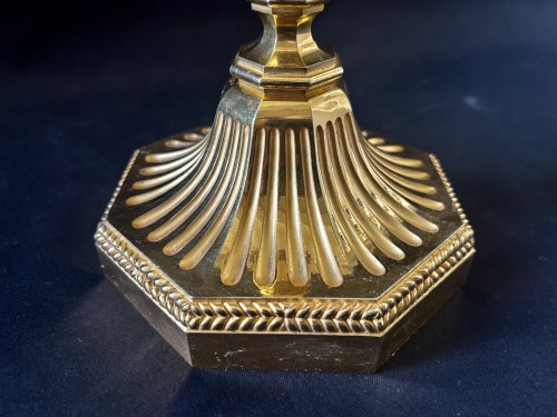 Paire de grands bougeoirs en bronze doré - Directoire