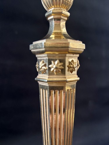 Antiquités - Paire de grands bougeoirs en bronze doré