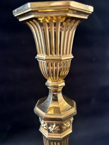 Antiquités - Paire de grands bougeoirs en bronze doré