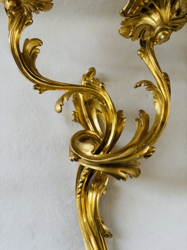 Paire d'appliques Louis XV en bronze doré - Jullion Antiquités