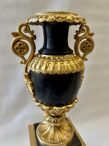 Paire de cassolettes Restauration en bronze doré et patiné - Jullion Antiquités