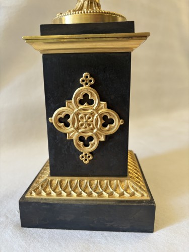 Restauration - Charles X - Paire de cassolettes Restauration en bronze doré et patiné