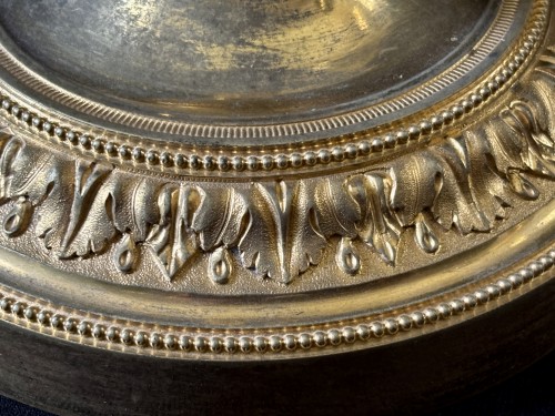 XVIIIe siècle - Paire de bougeoirs Louis XVI en bronze doré
