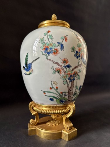 Vase en porcelaine et monture de bronze doré fin 19e - Objet de décoration Style Napoléon III