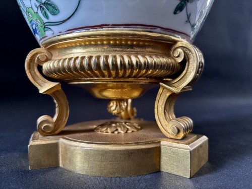 Vase en porcelaine et monture de bronze doré fin 19e - Jullion Antiquités