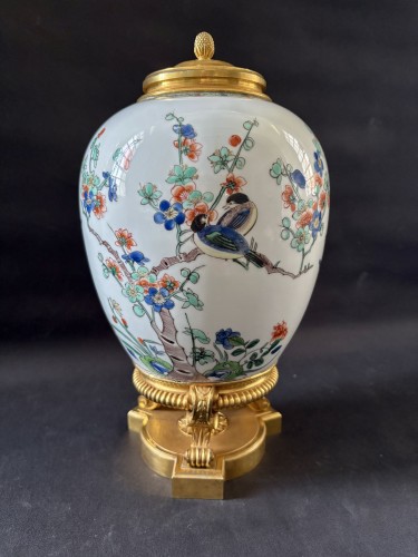 Napoléon III - Vase en porcelaine et monture de bronze doré fin 19e