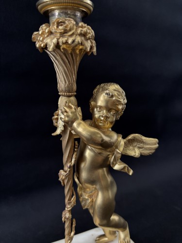 XIXe siècle - Paire de bougeoirs Napoléon III en bronze doré