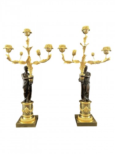 Paire de candélabres Restauration en bronze doré et patiné