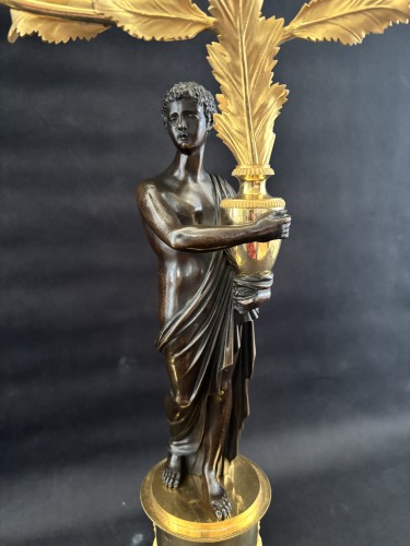 XIXe siècle - Paire de candélabres Restauration en bronze doré et patiné