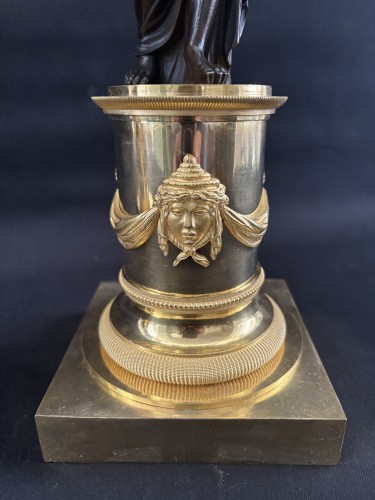 Restauration - Charles X - Paire de candélabres Restauration en bronze doré et patiné