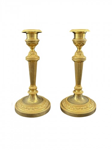 Paire de bougeoirs Directoire en bronze doré