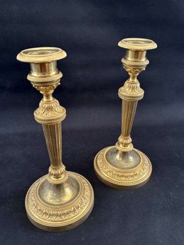 Paire de bougeoirs Directoire en bronze doré - Luminaires Style Directoire