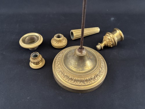 Antiquités - Paire de bougeoirs Directoire en bronze doré