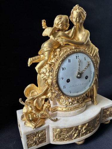 Pendule Louis XVI l'amour et l'amitié en bronze doré et marbre - Horlogerie Style Louis XVI