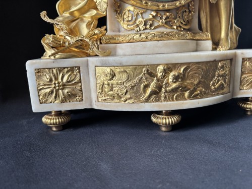 Pendule Louis XVI l'amour et l'amitié en bronze doré et marbre - Louis XVI