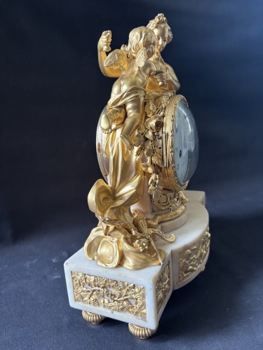 Louis XVI - Pendule Louis XVI l'amour et l'amitié en bronze doré et marbre