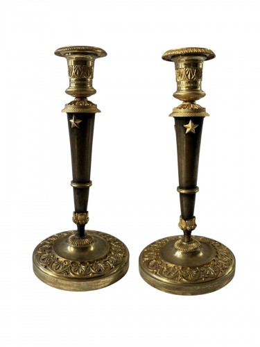 Paire de bougeoirs Empire en bronze doré et patiné