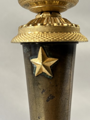 XIXe siècle - Paire de bougeoirs Empire en bronze doré et patiné