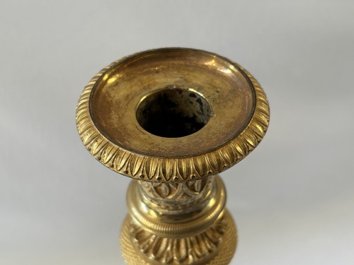 Antiquités - Paire de bougeoirs Empire en bronze doré et patiné