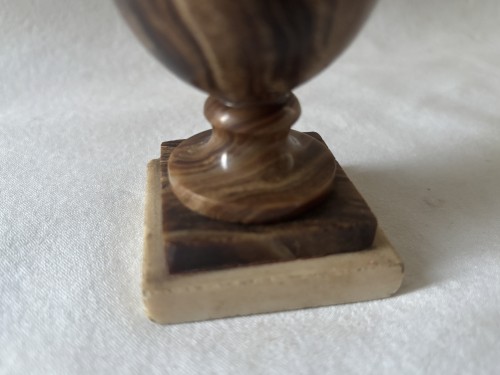 Antiquités - Vase Louis XVI en bois pétrifié et bronze doré
