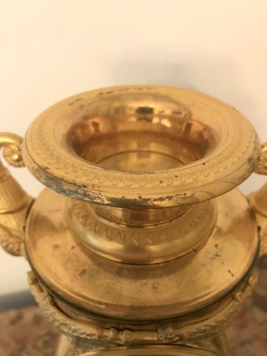 Empire - Pendule vase en bronze doré