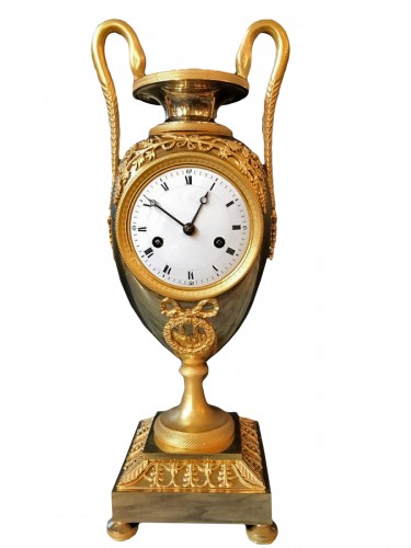 Pendule vase en bronze doré, époque Empire