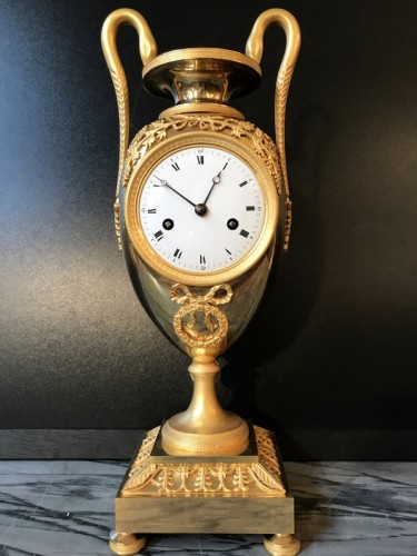 Pendule vase en bronze doré, époque Empire - Horlogerie Style Empire
